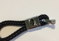 Брелок с лого авто плетеная кожа (Nissan)