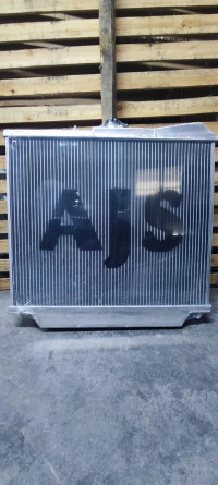 Радиатор алюминиевый Isuzu Bighorn, Trooper 92-98 3.1TD 40mm AT AJS УЦЕНКА (Вариант 2)